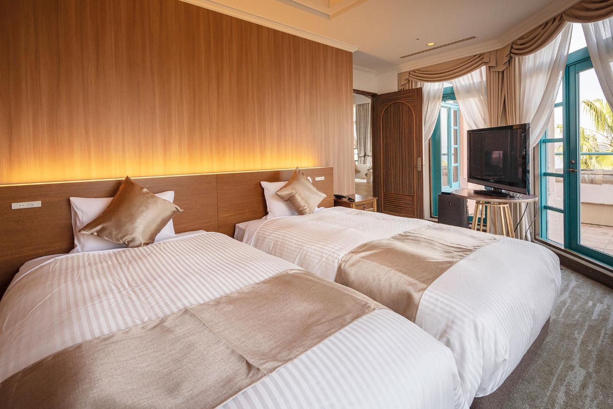 Ooedo Onsen Monogatari Premium Saikaibashi Hotel Szaszebo Kültér fotó